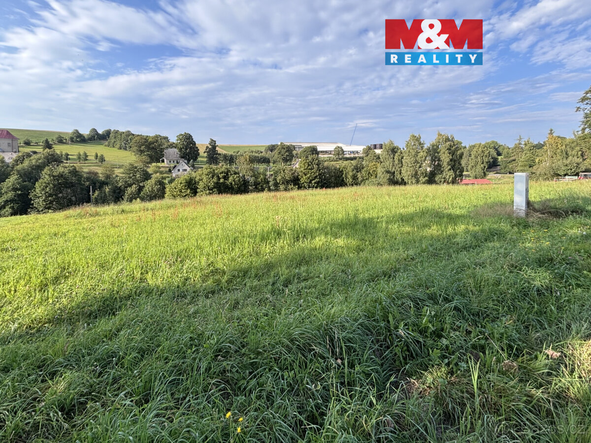 Prodej pozemku k bydlení v Českých Petrovicích 1704m2