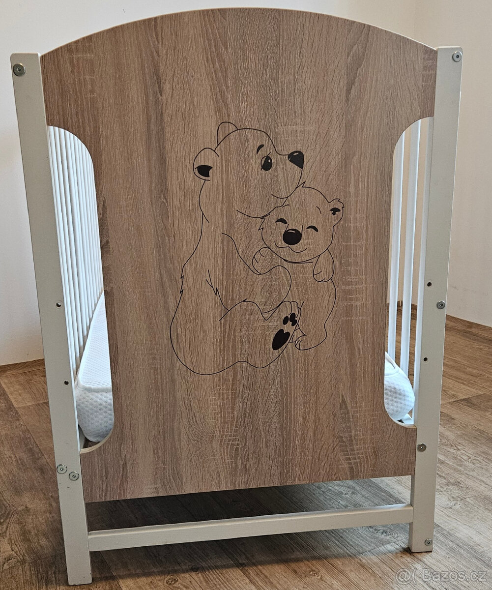 Dětská postýlka s medvídky