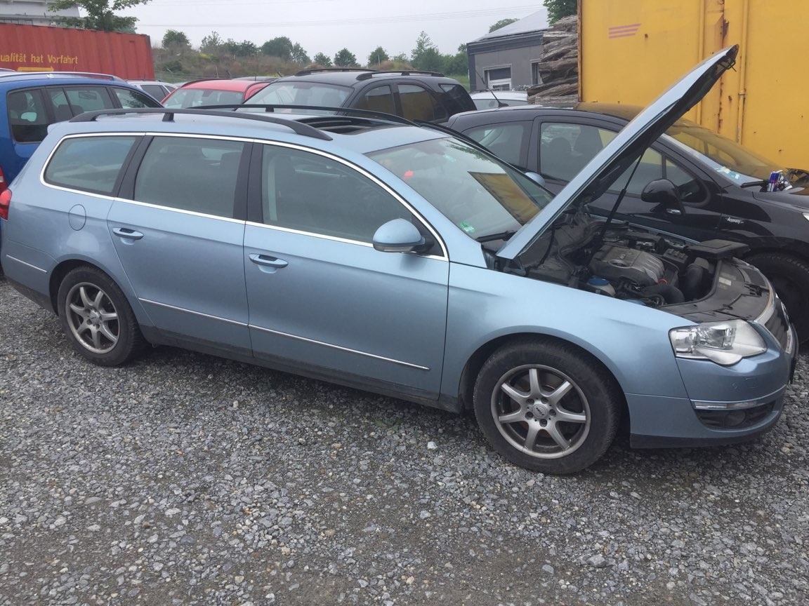 vw passat B6 kapota LB5M OK, dveře LB5M modrostř.
