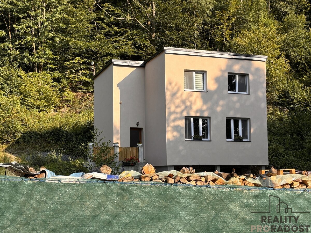 Prodej chaty 4+kk 133 m2, pozemek 728 m2, k celoročnímu bydl