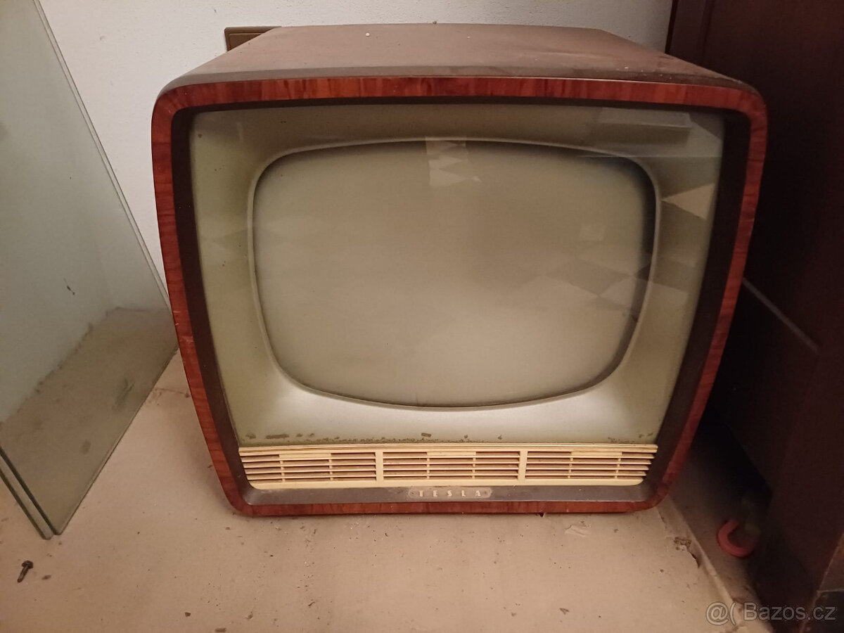 Televize tesla.