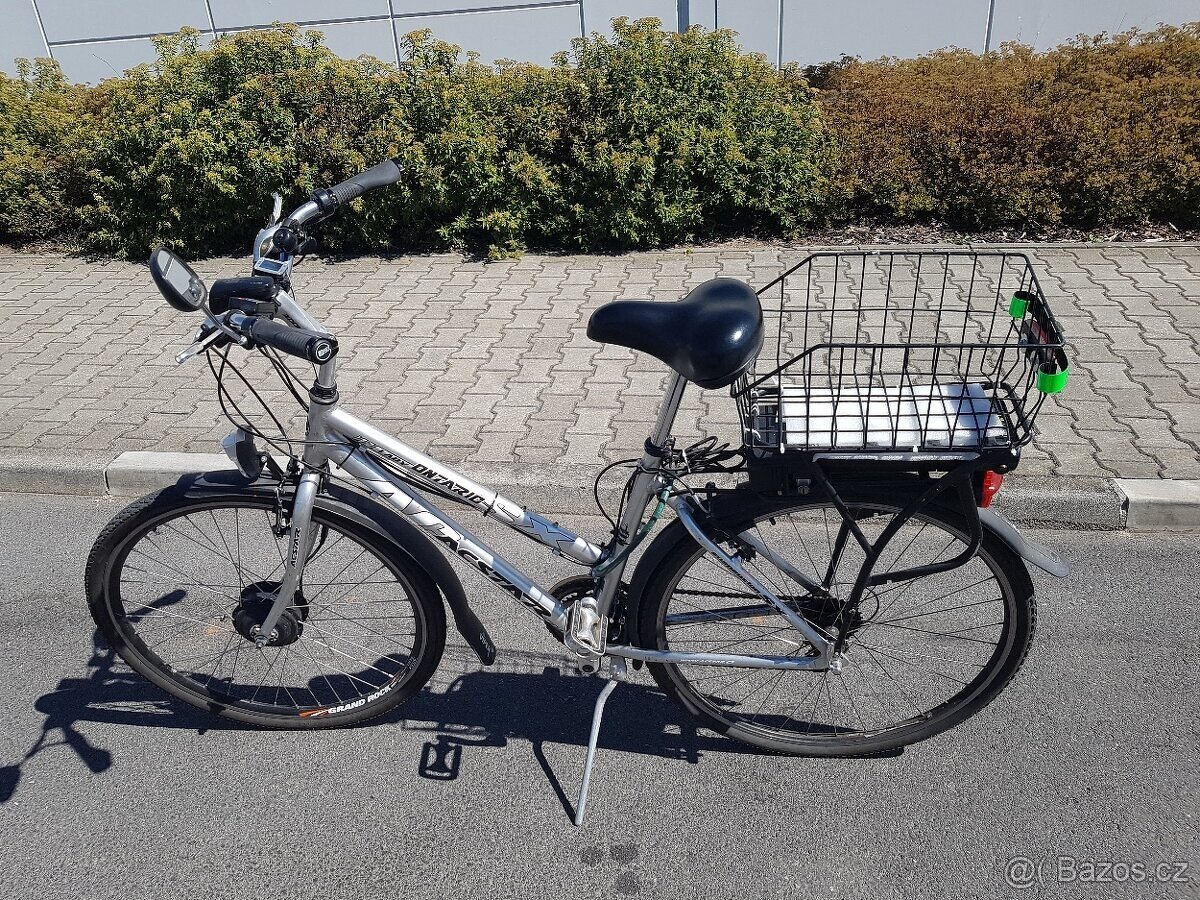 Dámské elektrokolo s košíkem na nákupy