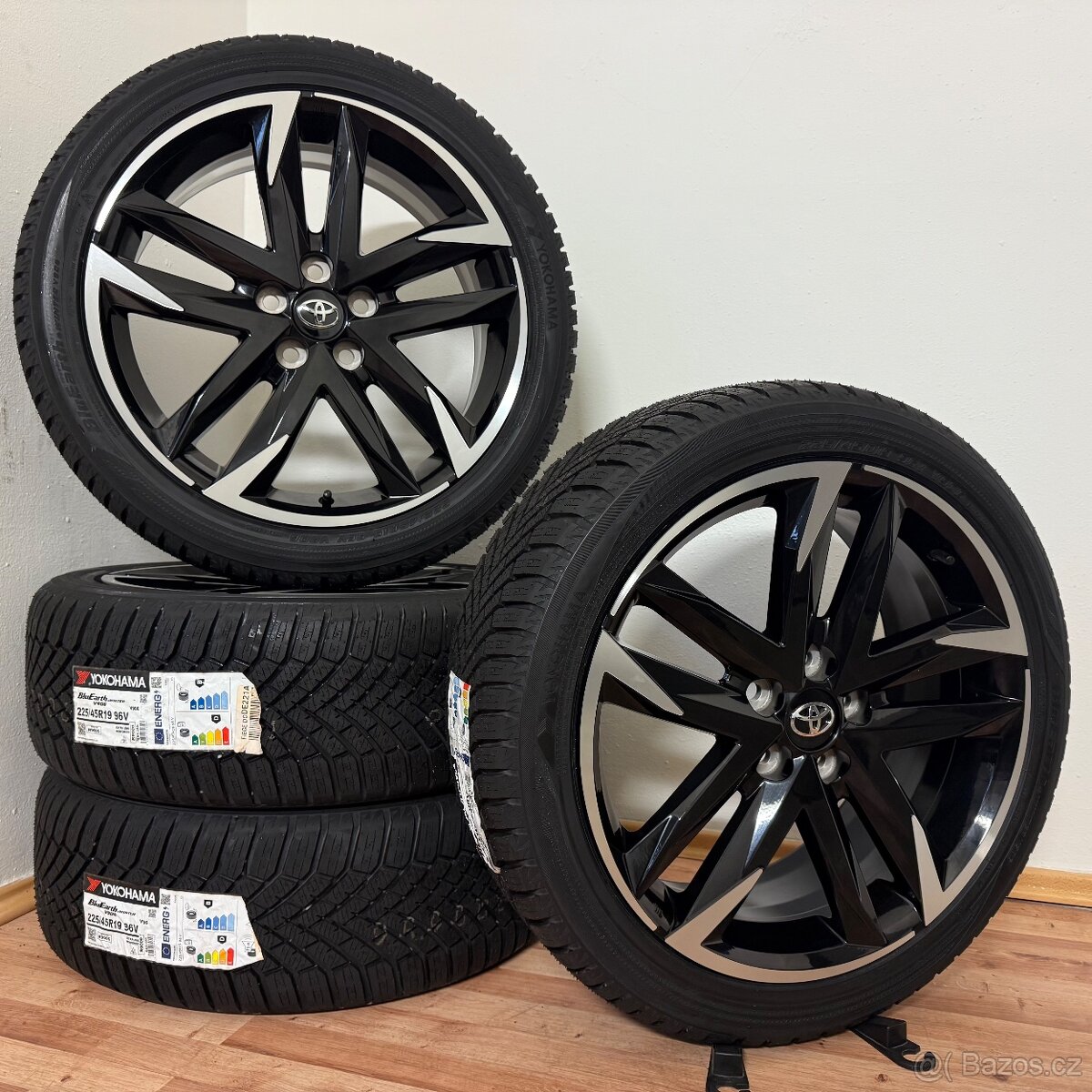 NOVÉ TOYOTA CH-R 5x114,3 R19 ET50+ZIMNÍ 225/45R19