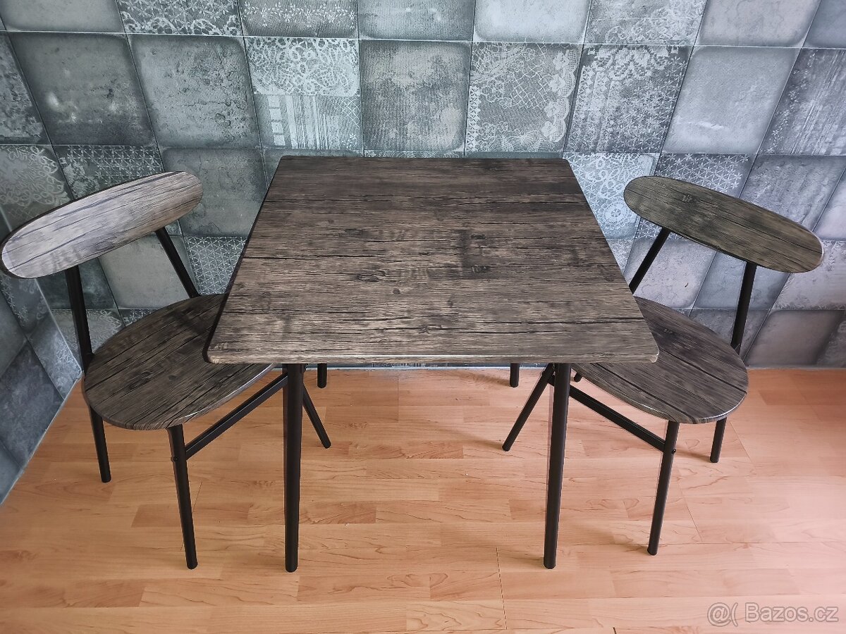 Malý stůl + 2 židle