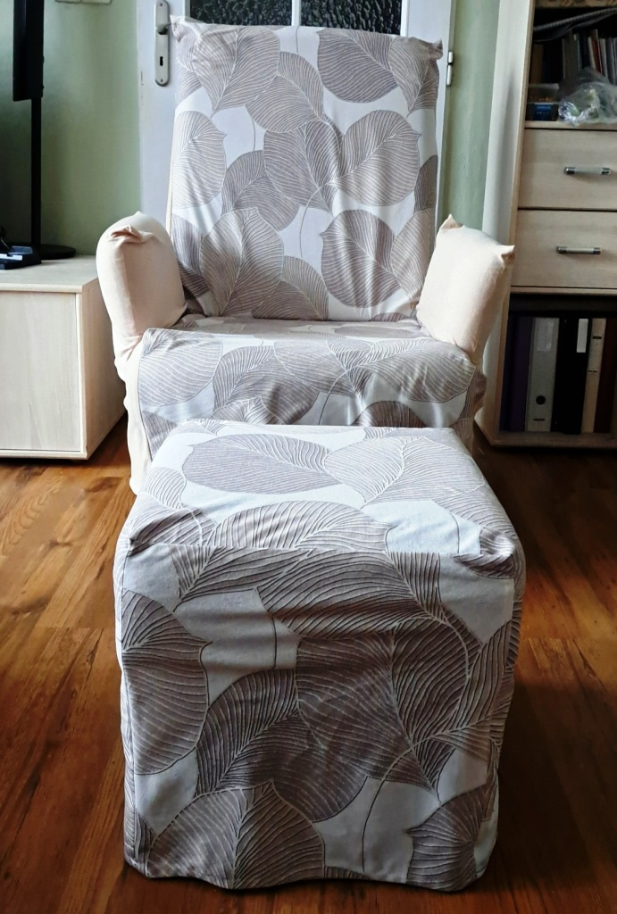 Křeslo s taburetem a potahem