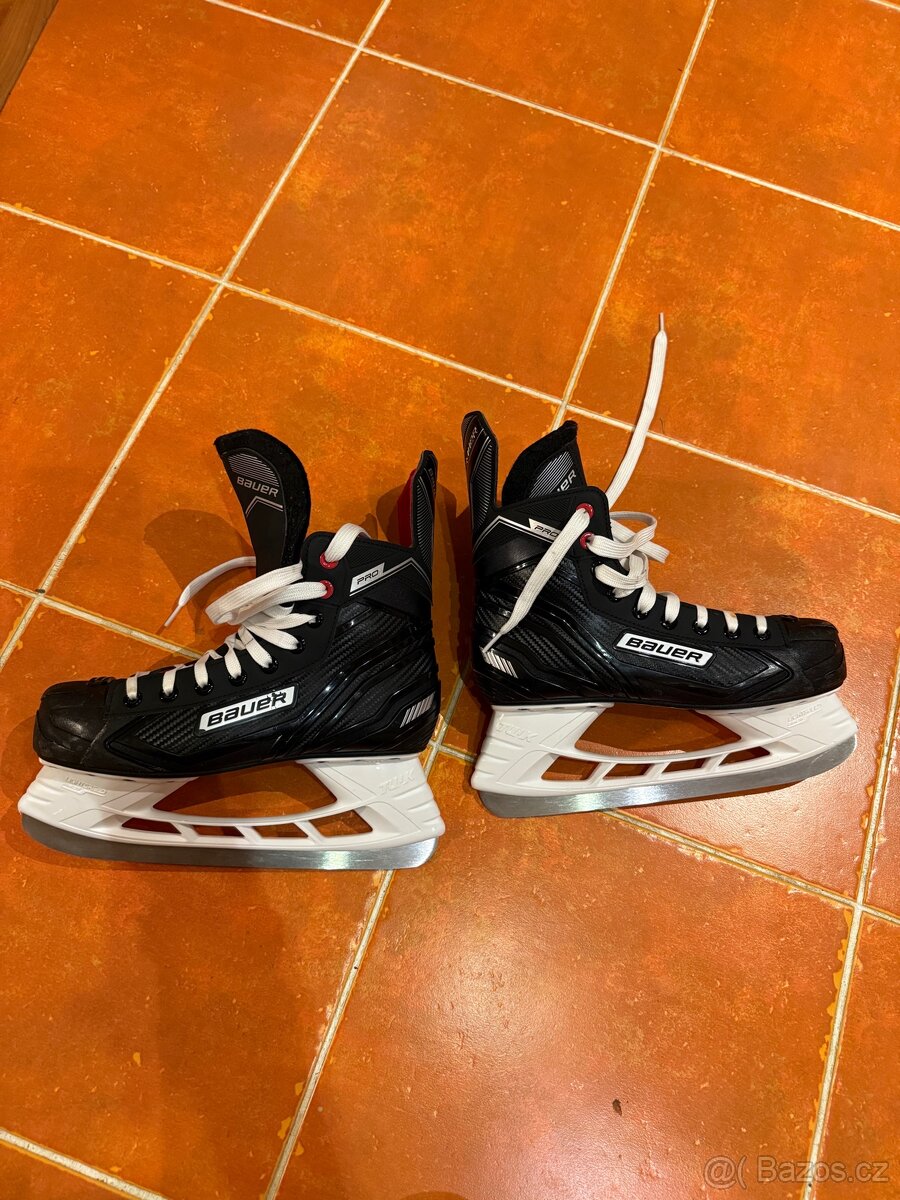 Brusle Bauer supreme pro vel. 8