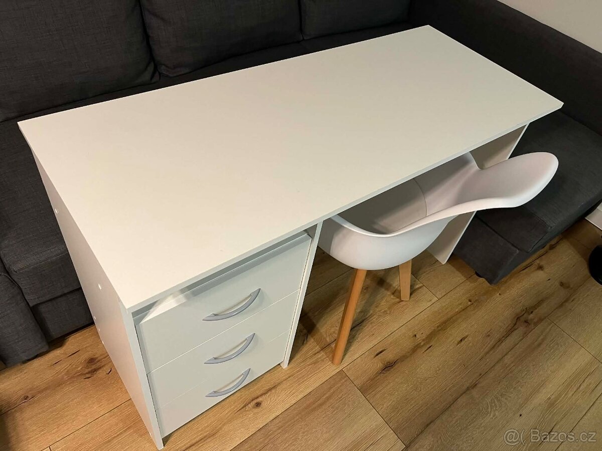 Prodám psací stůl se židlí