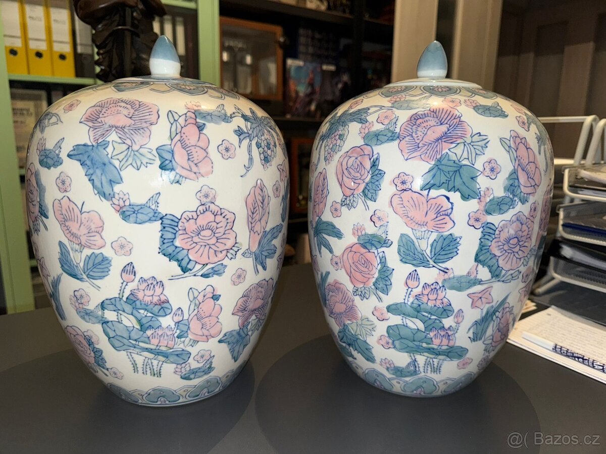 staré párové čínské porcelánové dózy