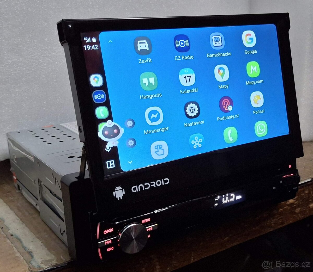 1DIN autorádio Android 15 Carplay s výsuvným LCD