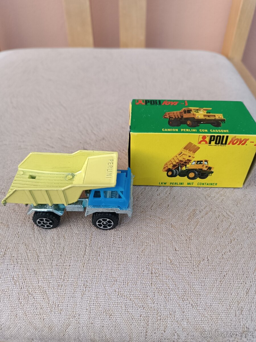 Autíčko v původní krabici.