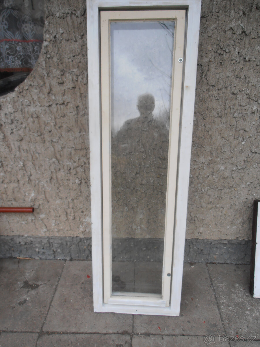 DŘEVĚNÉ OKNO LEVÉ A PRAVÉ DVOUSKLÉ