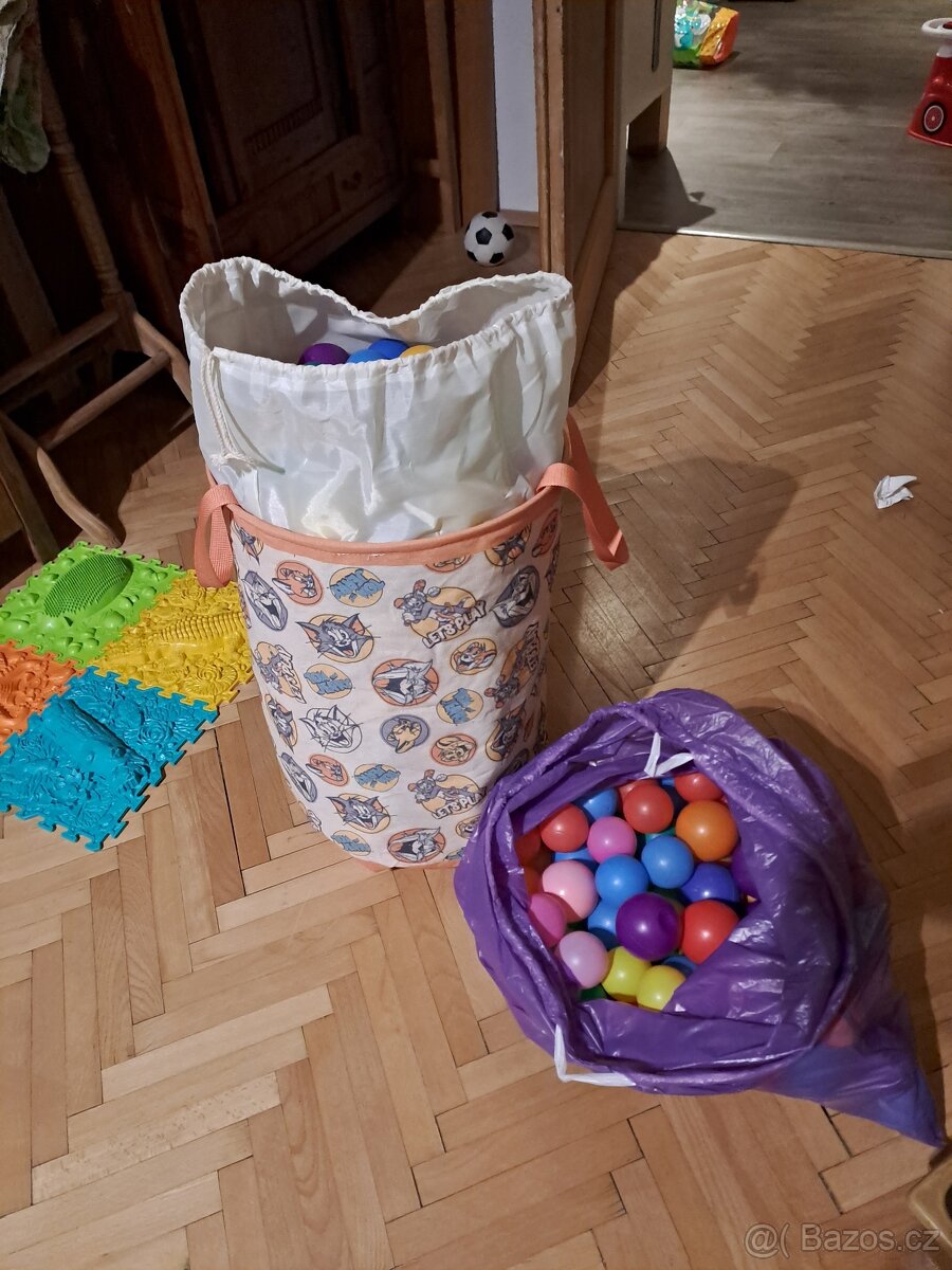 Barevné plastove balonky