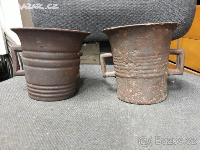 Staré hmoždíře 2 ks