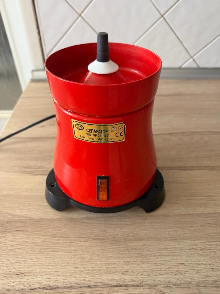 Prodám elektrickou odstředivku na mléko
