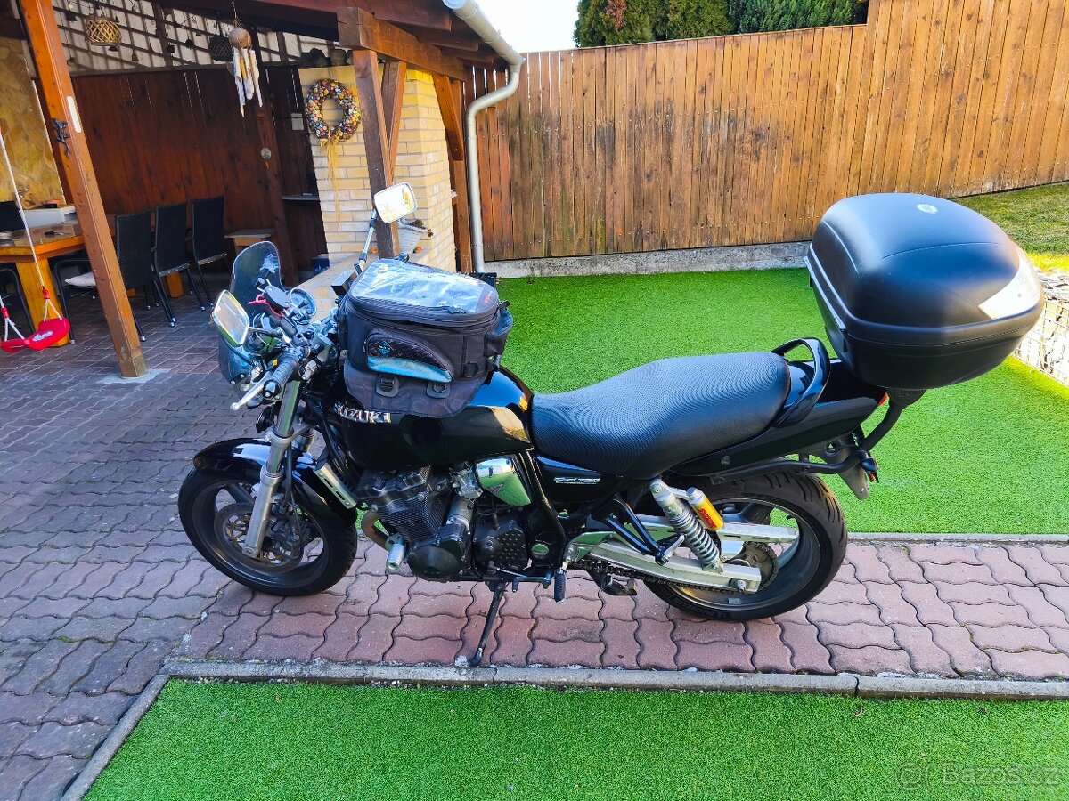 Suzuki Inazuma GSX 750