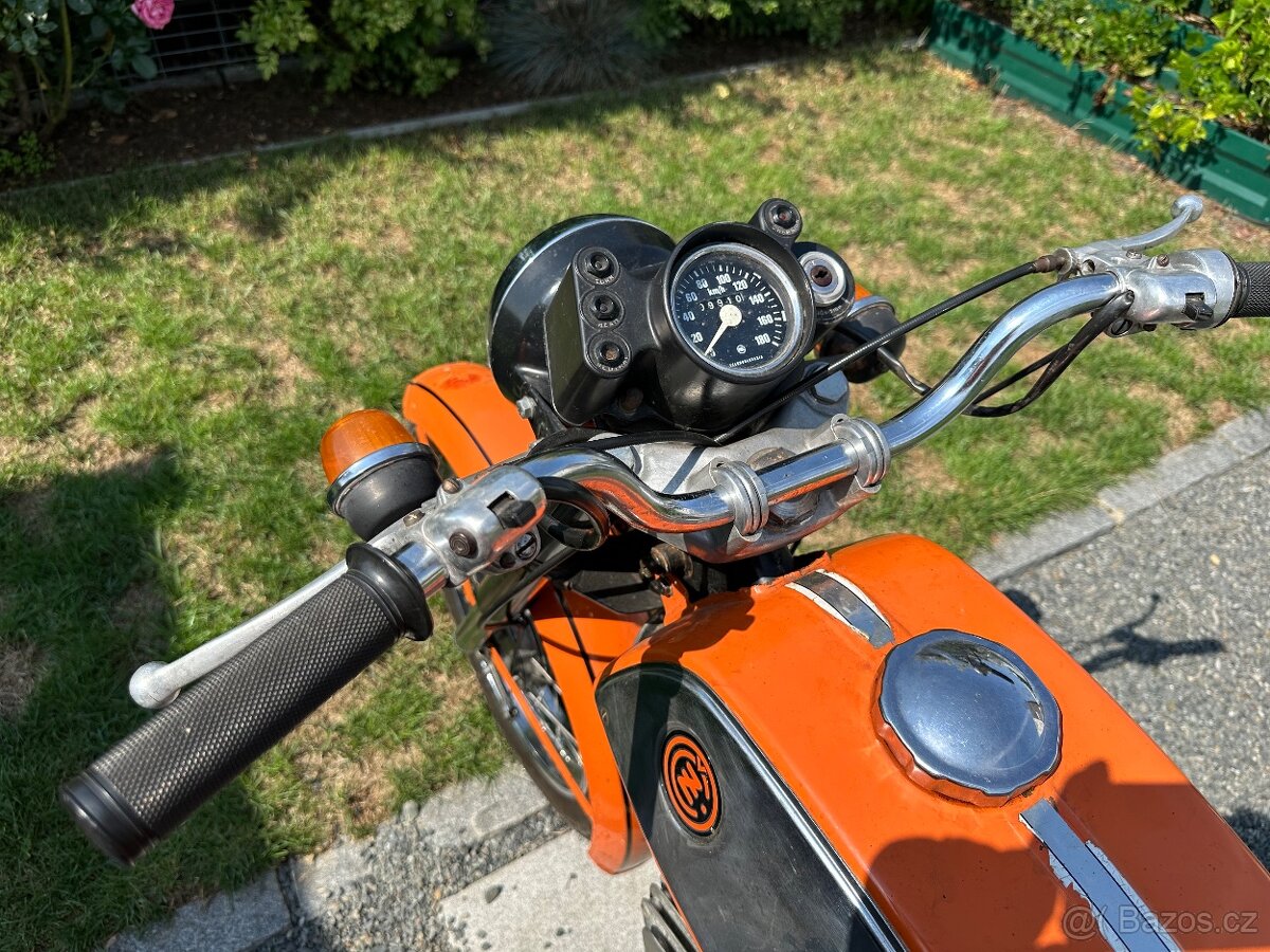 CZ350 model 472.4 v original Staci, motor po GO
