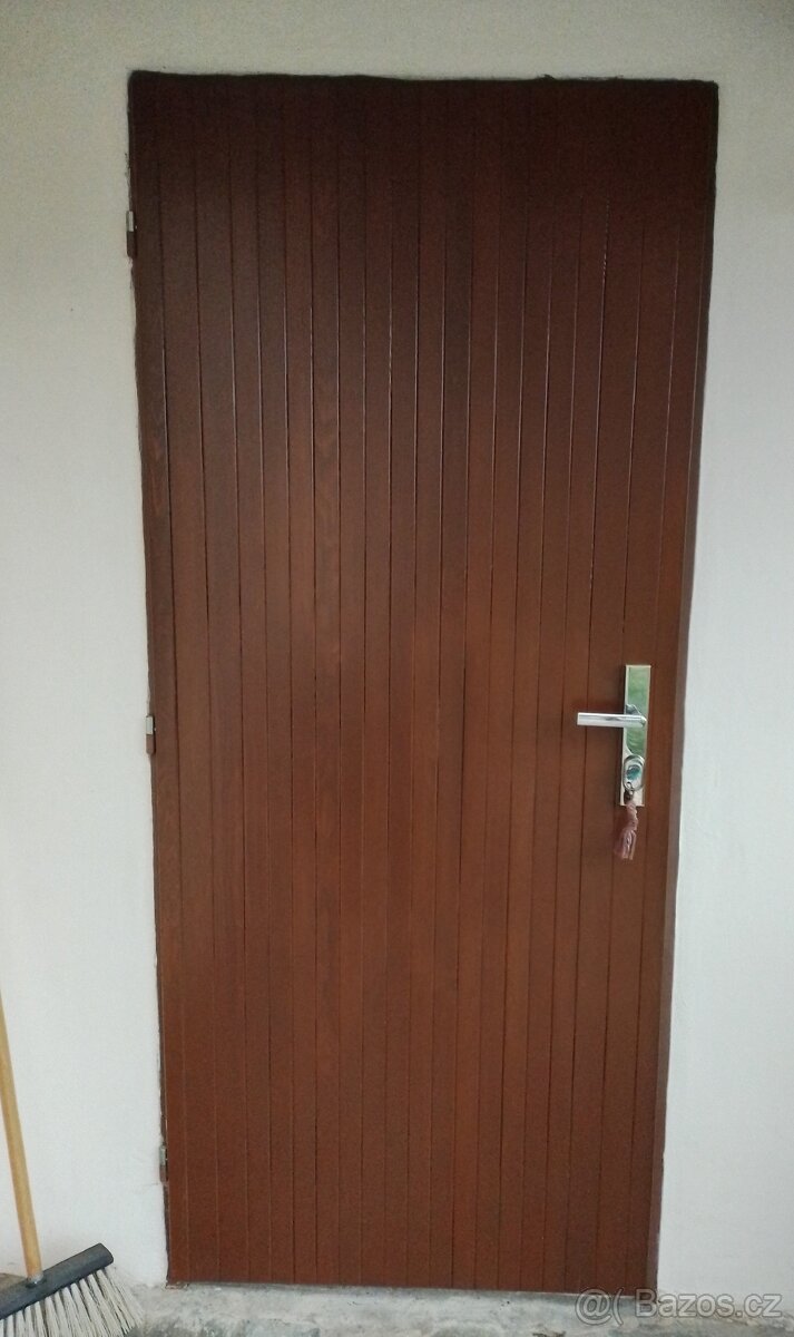 Prodám vchodové dveře.