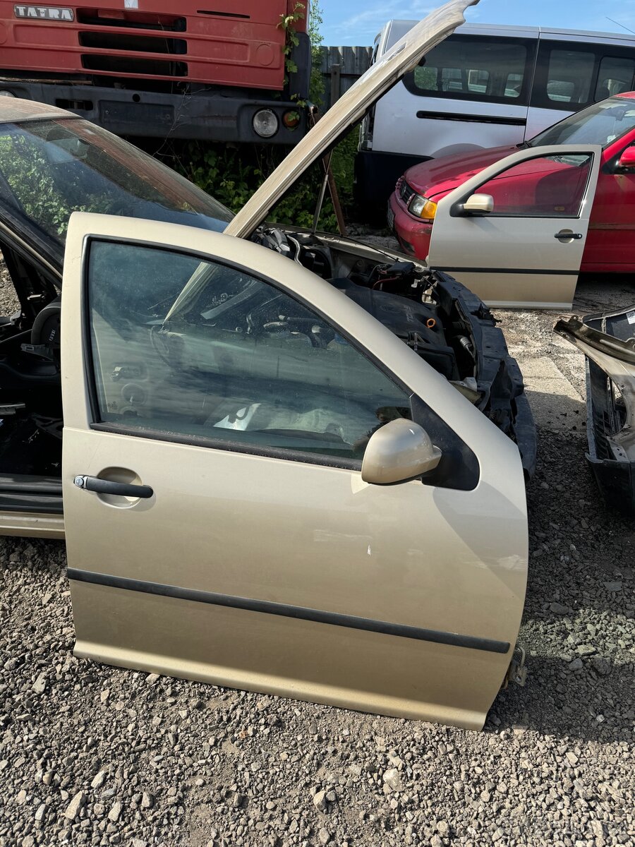 VW Golf 4 Hatchback- Dveře