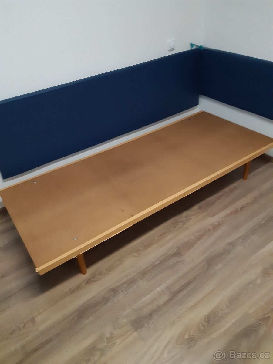Postel ,válenda .