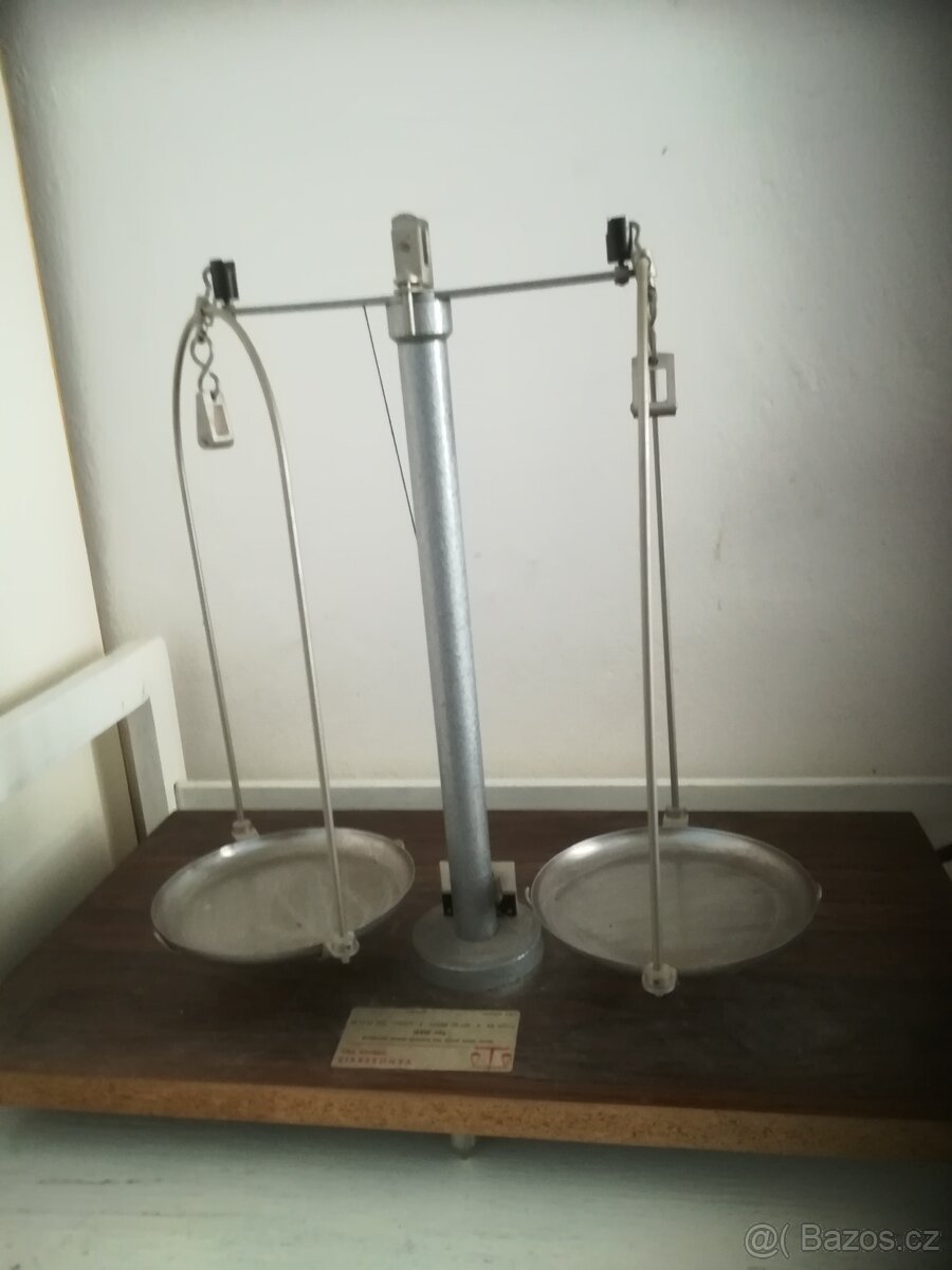 Starožitné laboratorní váhy