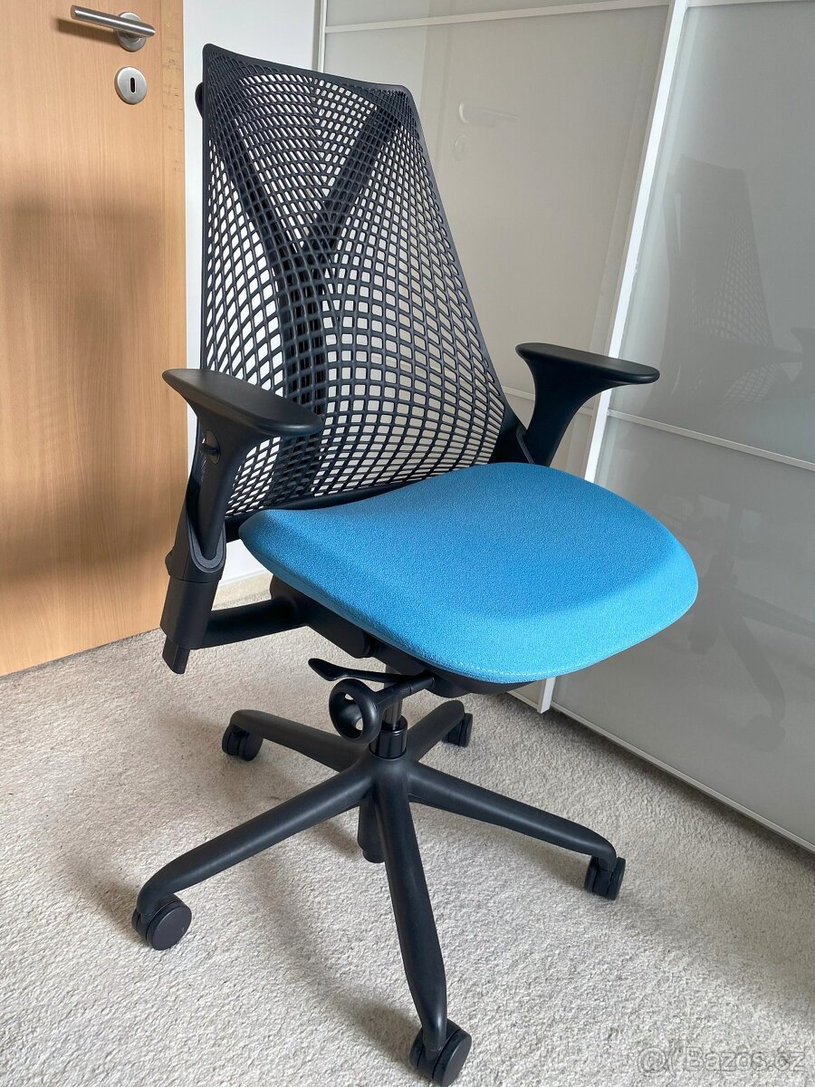 Kancelářská židle Herman Miller Sayl Ocean Blue (PC 19200,-)