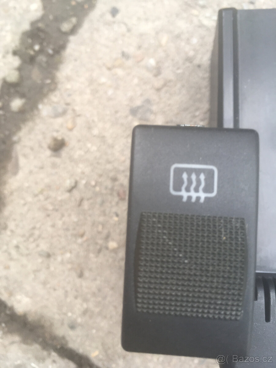 Spínač vyhřívání zadního skla Audi A4
