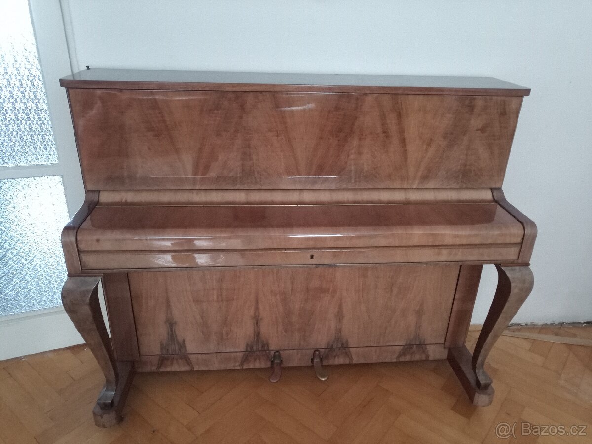 Prodám pianino zn. Petrof