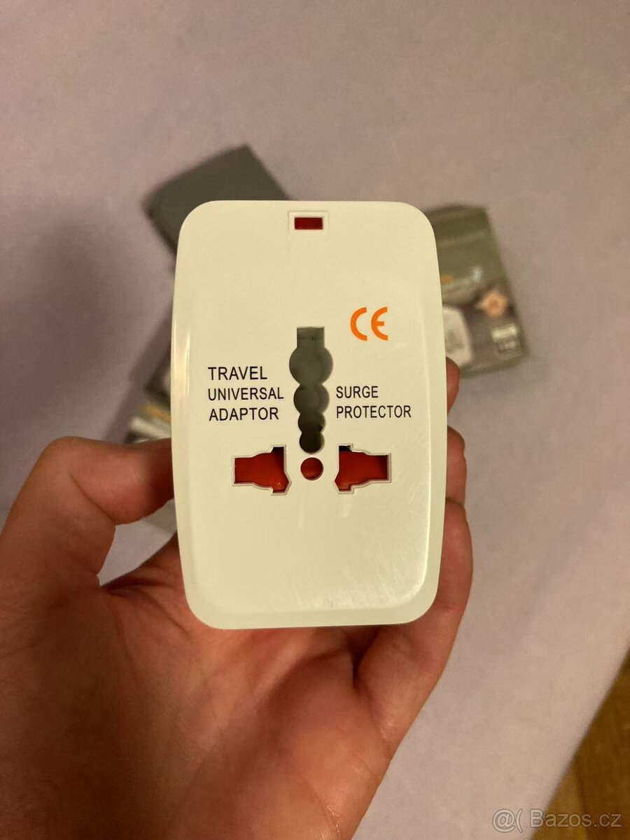 Univerzální Cestovní Adaptér s 2x USB porty