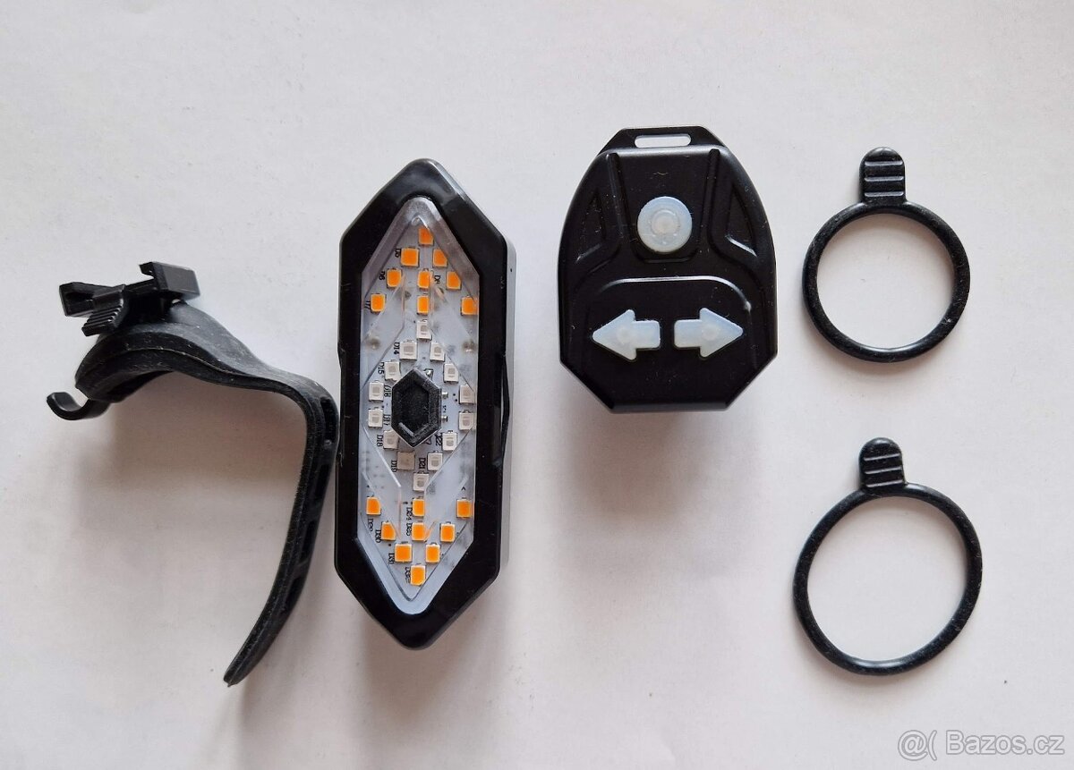 Zadní světlo na kolo se směrovkami. bluetooth ovladač.
