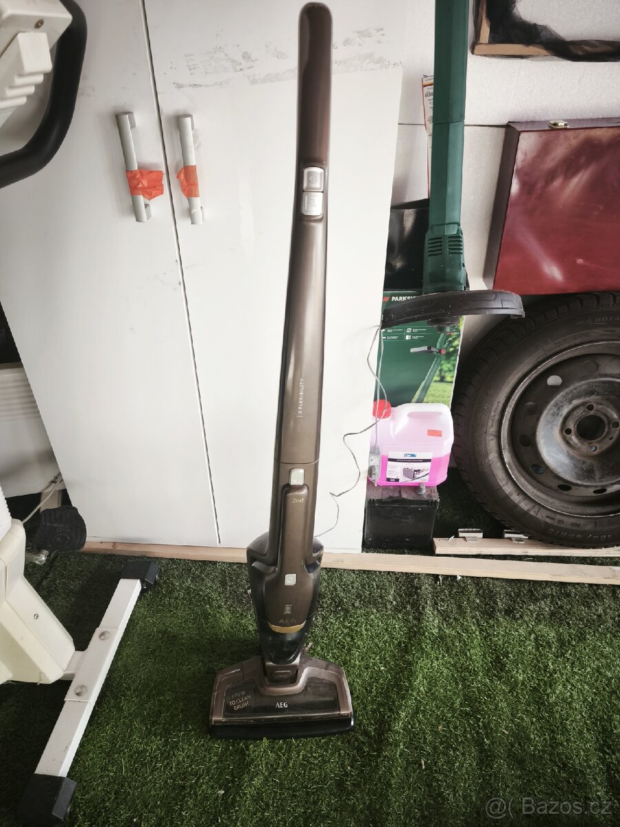 Prodám Aku vysavač AEG Cx7 flexibility
