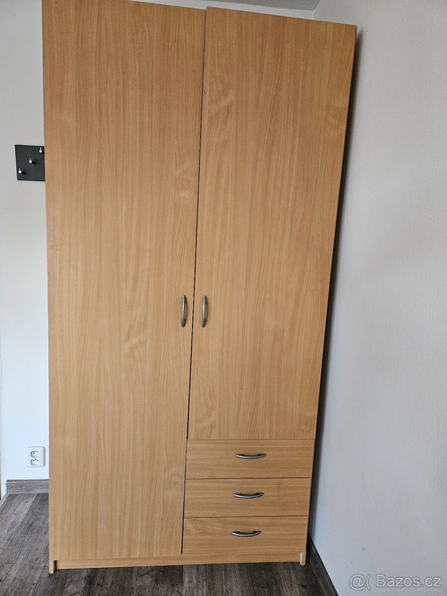 Prodám šatní skříň