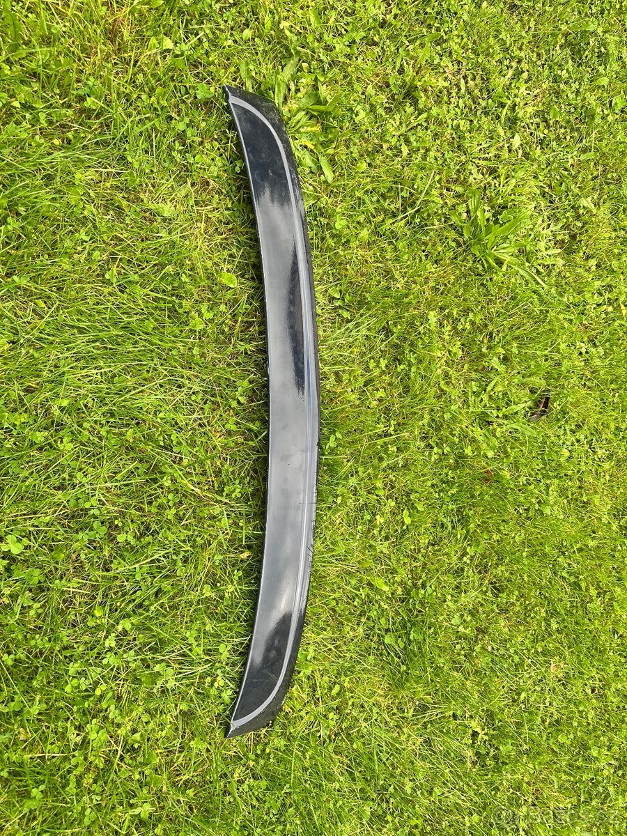 BMW F10 spoiler na zadní sklo