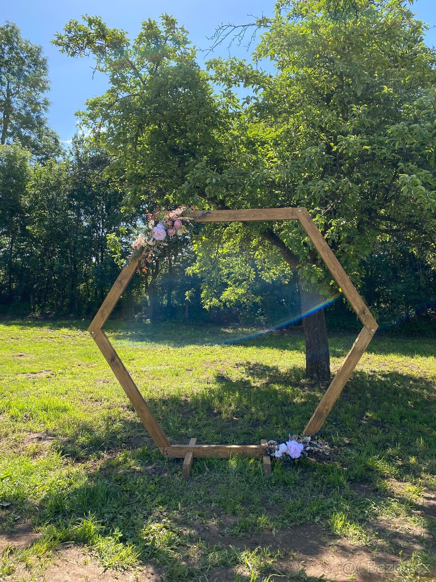 Slavobrána hexagon k pronájmu