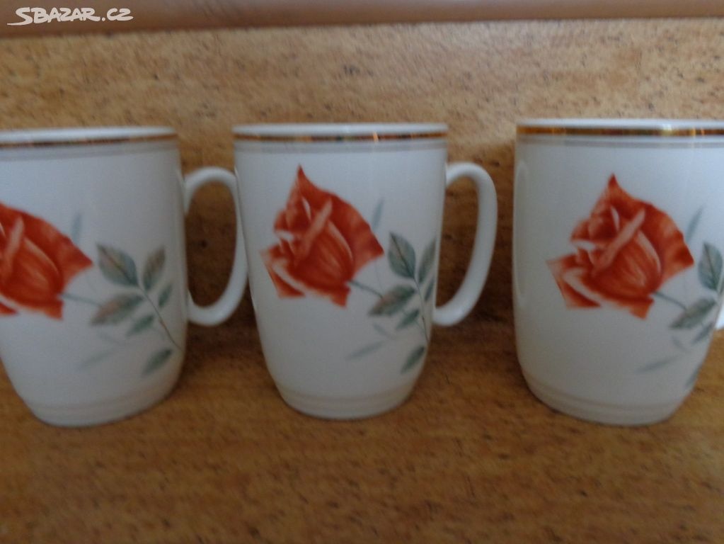 Pět kusů porcelánových hrnků na čaj