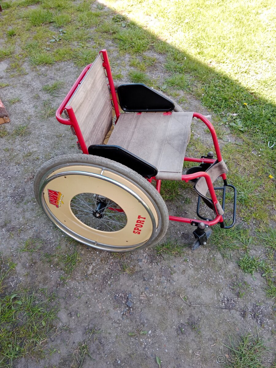 Invalidní vozík sportovní