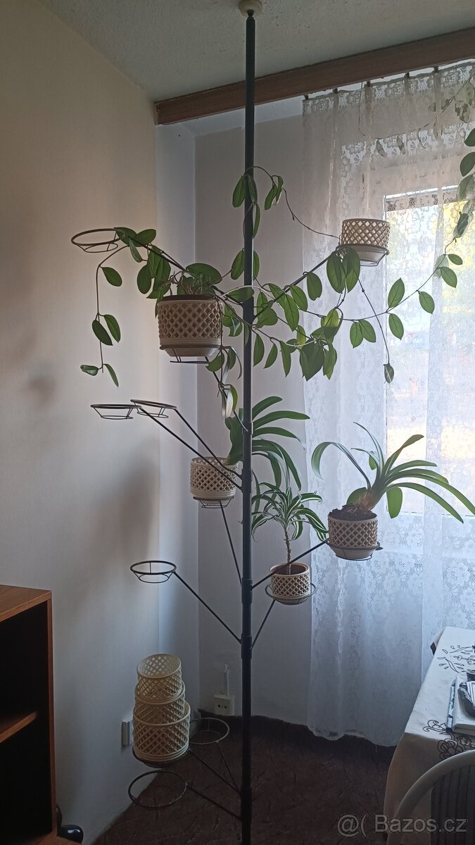 Železný stojan tyč na květiny