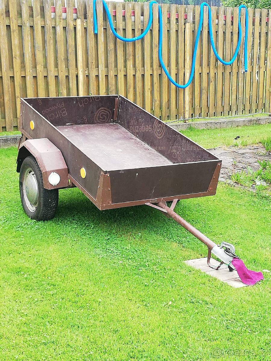Přívěsný vozík