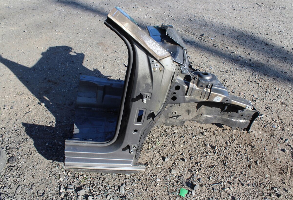 VW Polo 2G pravá přední část karoserie