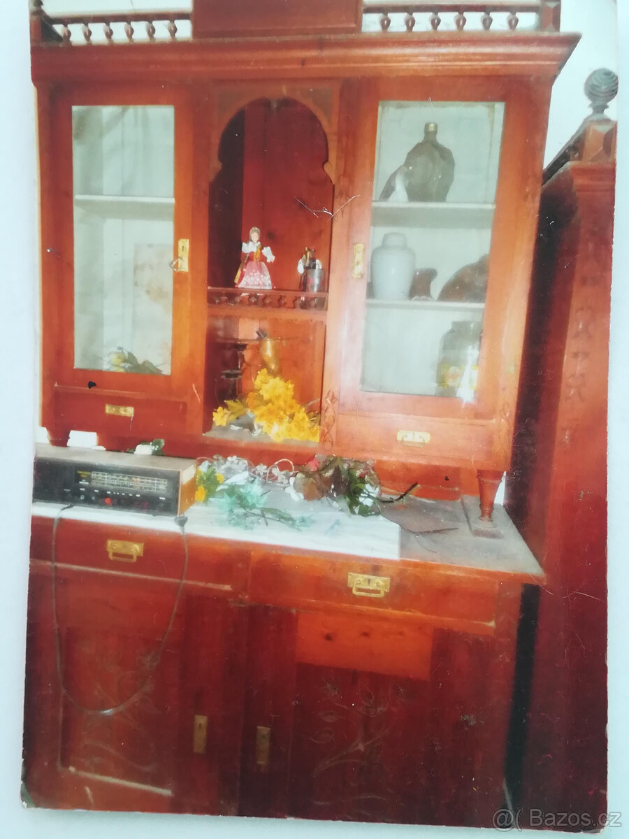 Prodám starožitné skříně