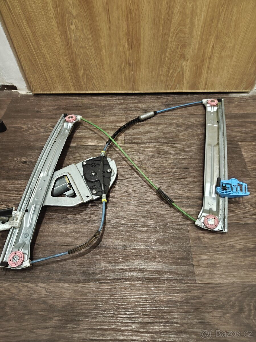 Peugeot 208 stahovačka okna (3dv., levá strana)