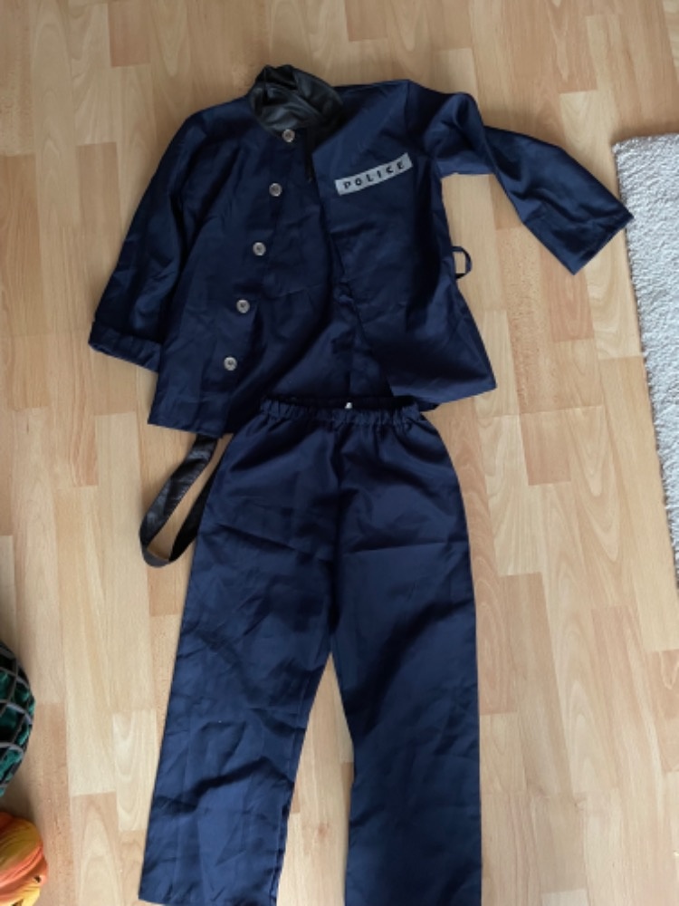 prodám dětský kostým policie velikost 128