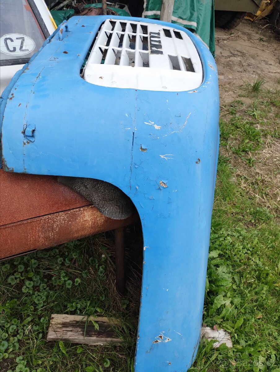 Tatra 148 zachovalá kapota