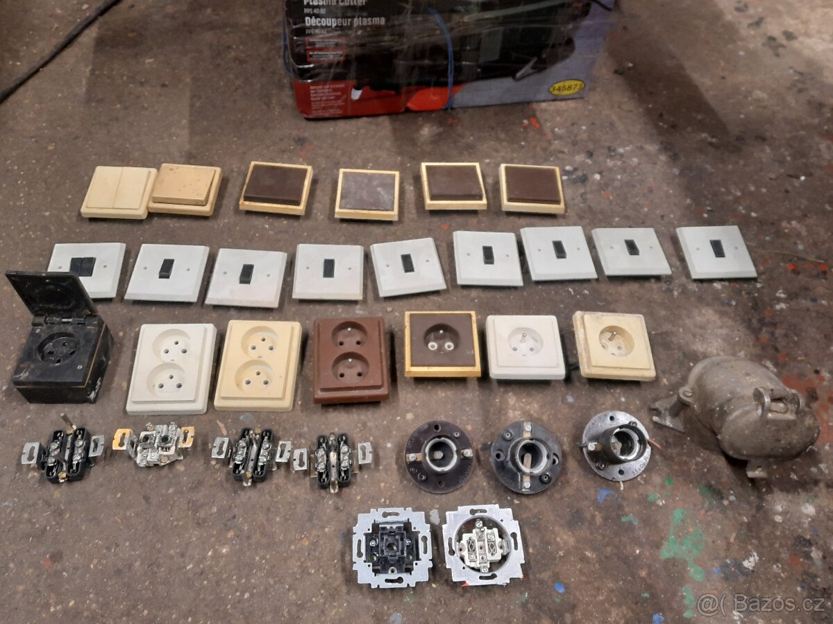 Zásuvky a vypínače