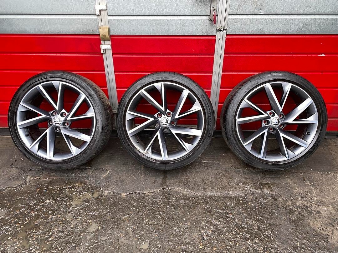 ALU kola Škoda VEGA 19" 8J ET44 + pneu 235/40/R19