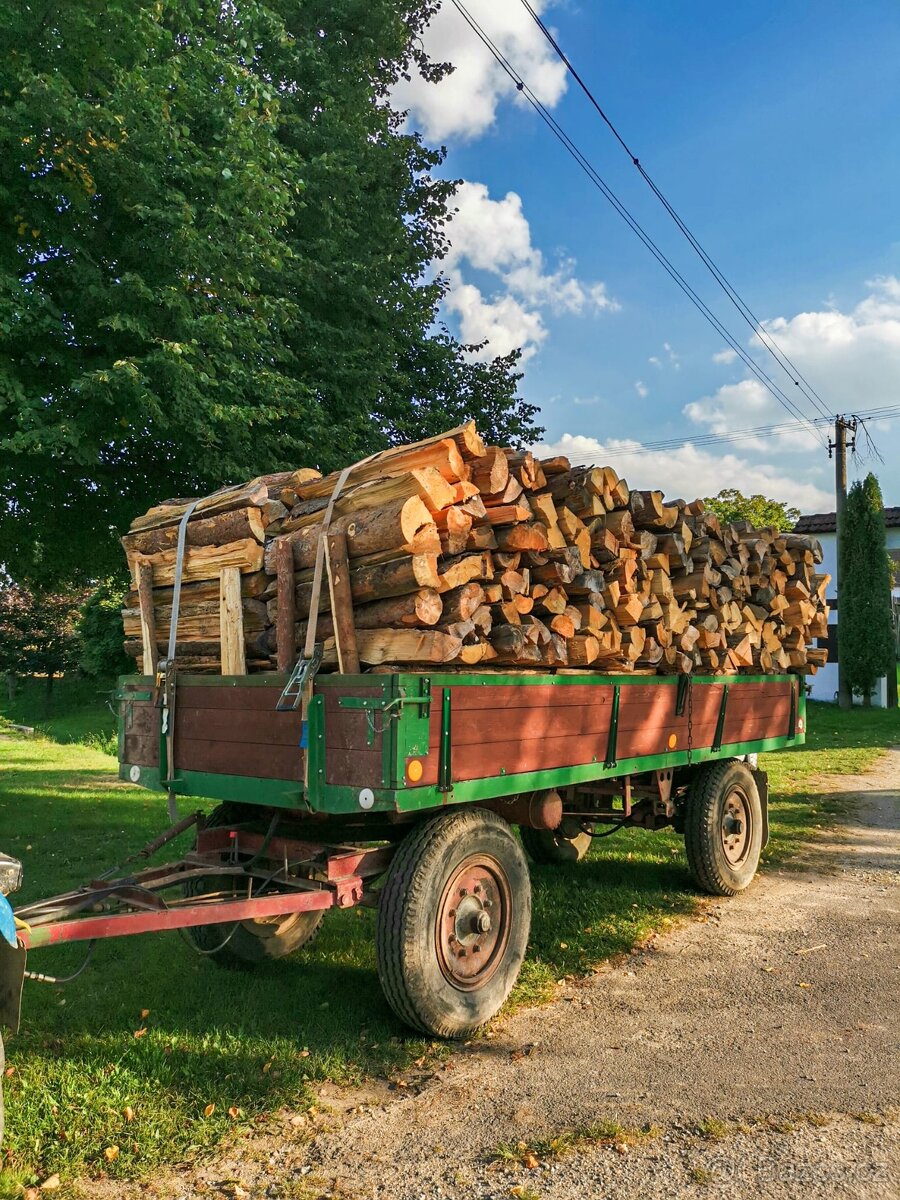 Suché palivové dřevo