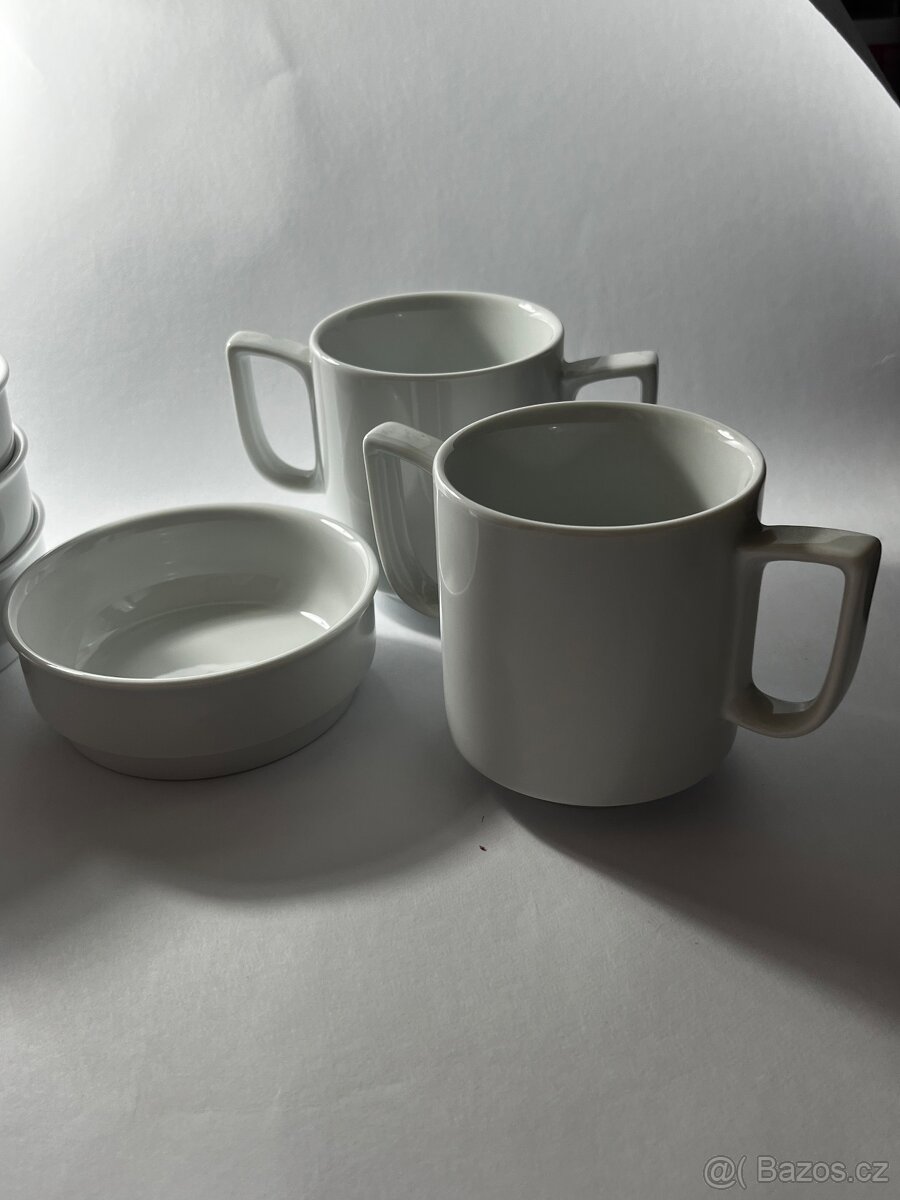 Elegantní bílý set: šálky s oušky a mističky