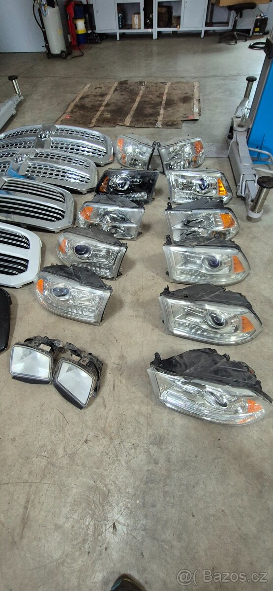 Dodge RAM 1500 maska
