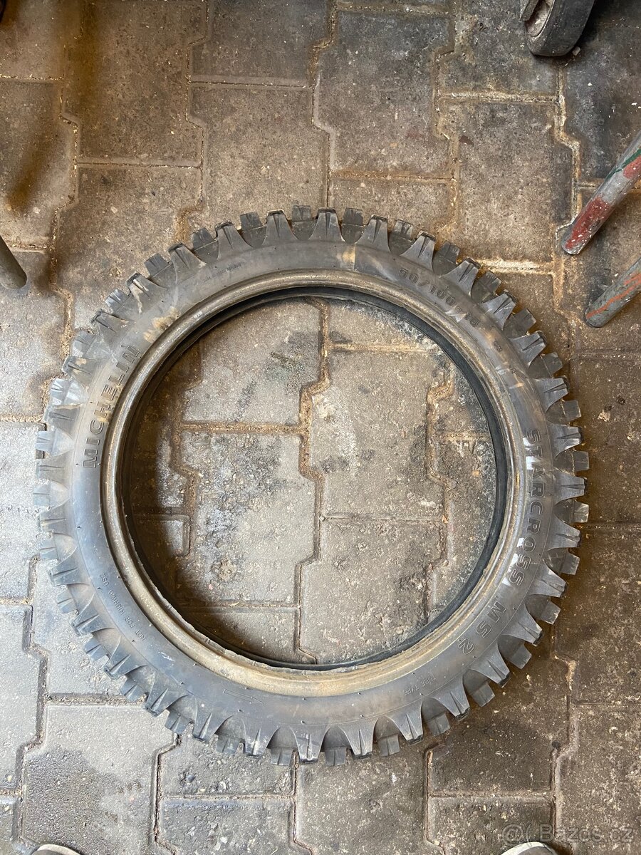 Pneu Michelin drapák 16