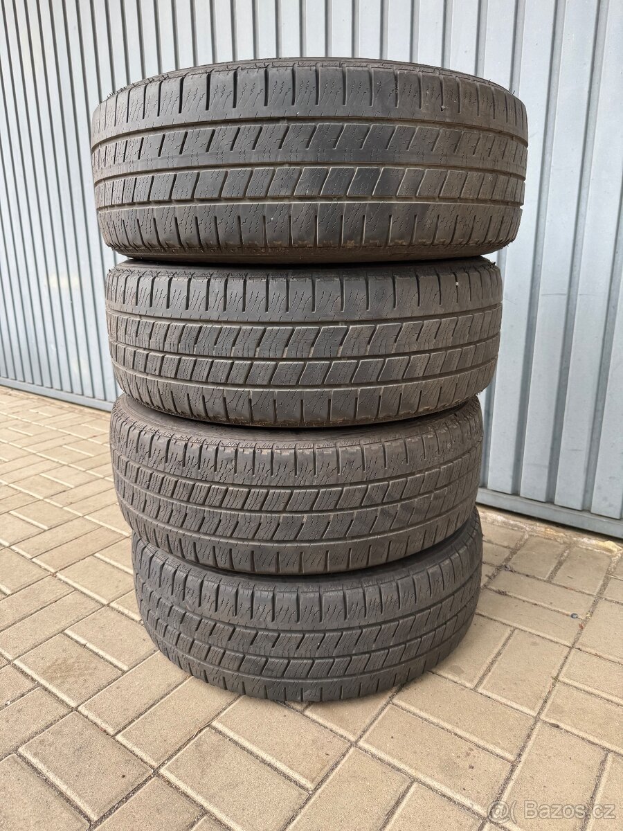 215/60R17 C Good Year Cargo Vector celoroční