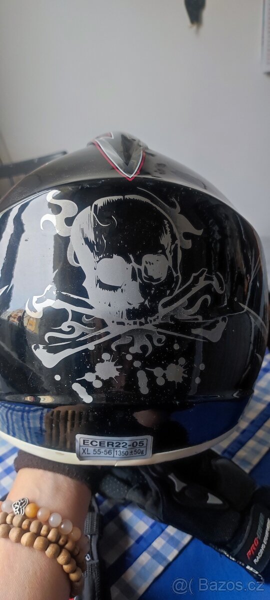 Dětská helma na motorku